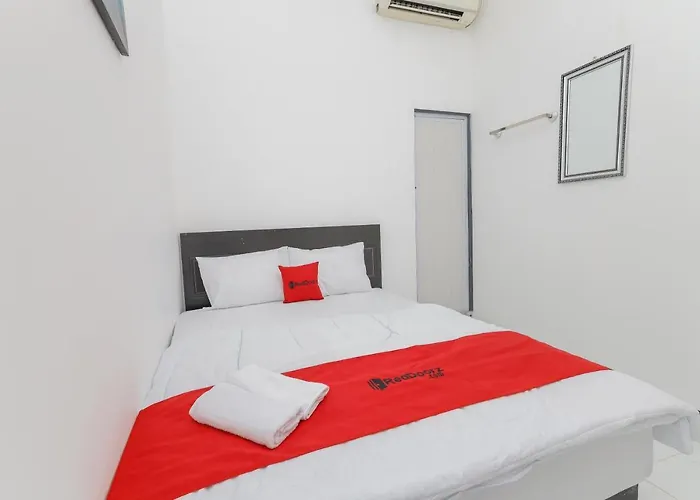 RedDoorz near Mayapada Hospital Surabaya
